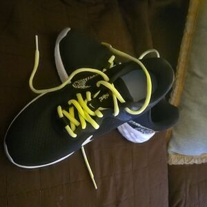 Boys sneaker NIKE. Size 4Y